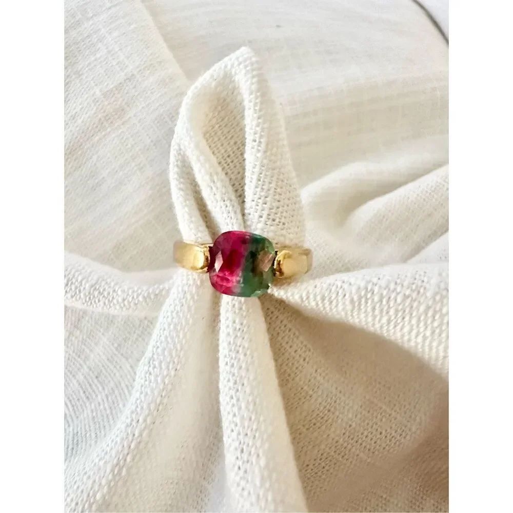 Pink and green ombre ring